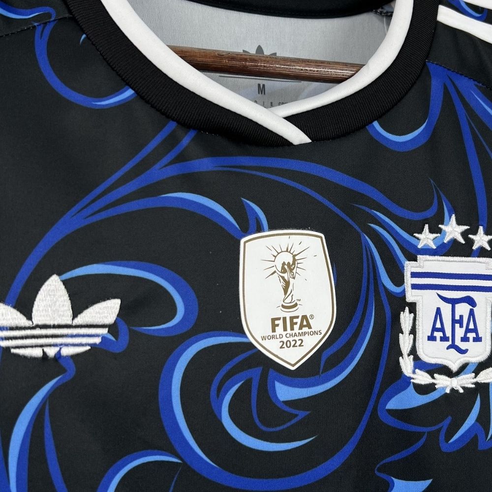 Camisa Futebol Argentina Copa do Mundo 2026 II Patch 2022 Torcedor Preta Feminina